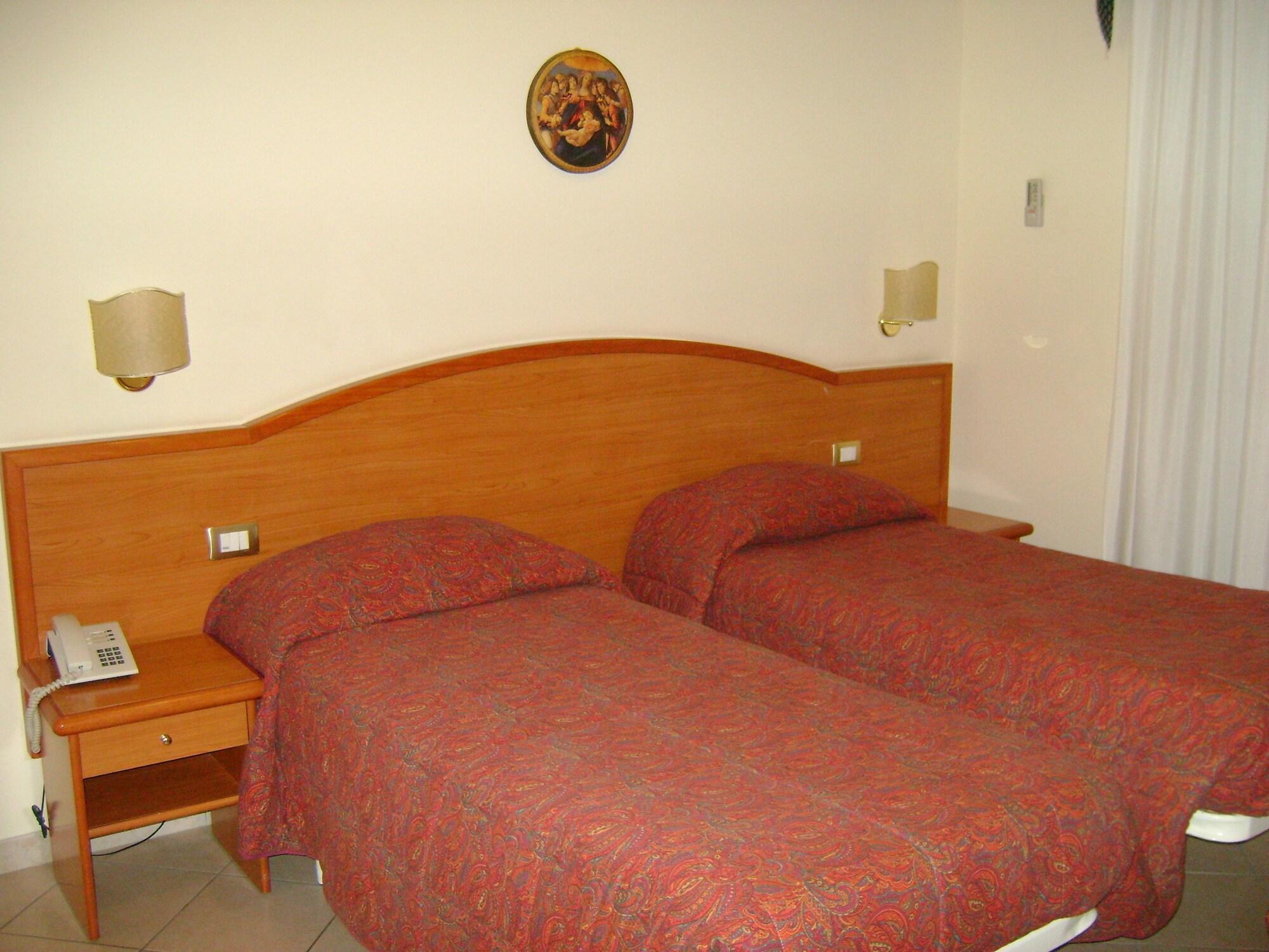 Hotel Continental Pozzallo Exterior photo
