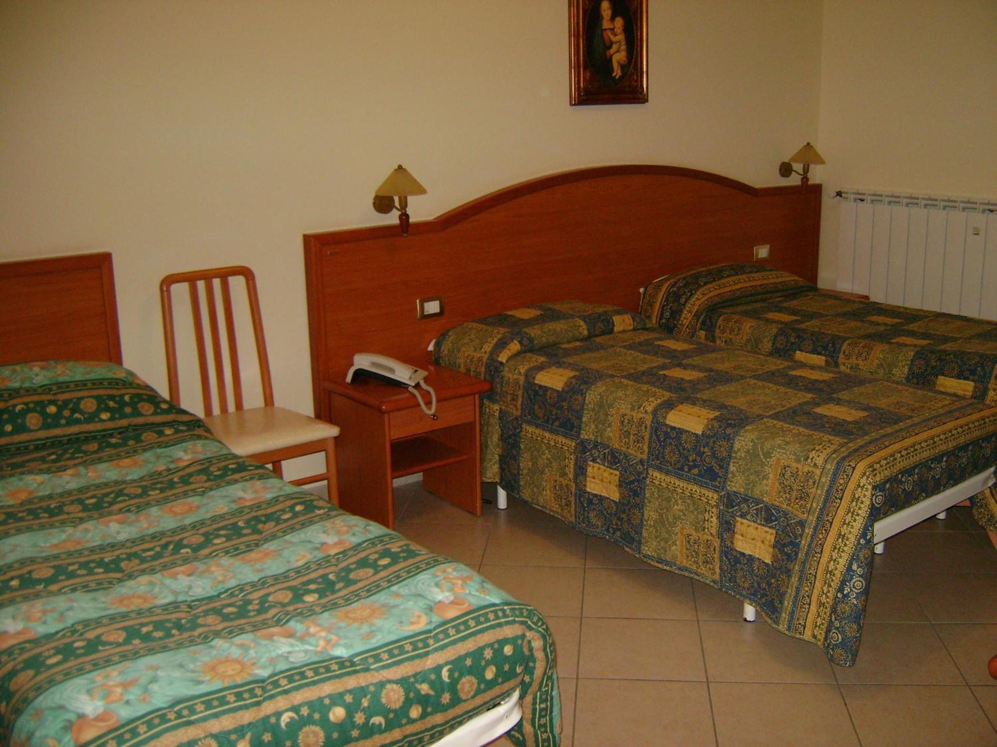 Hotel Continental Pozzallo Exterior photo
