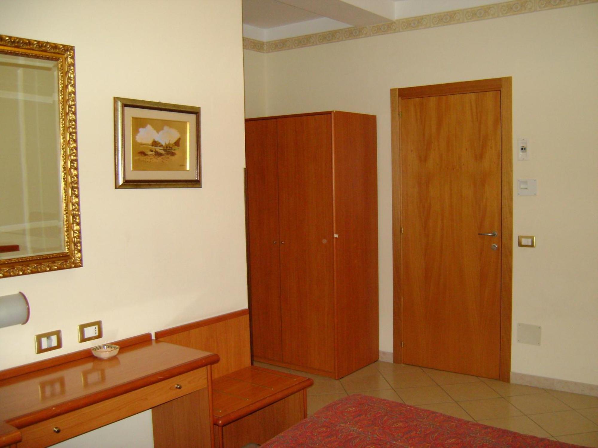 Hotel Continental Pozzallo Exterior photo